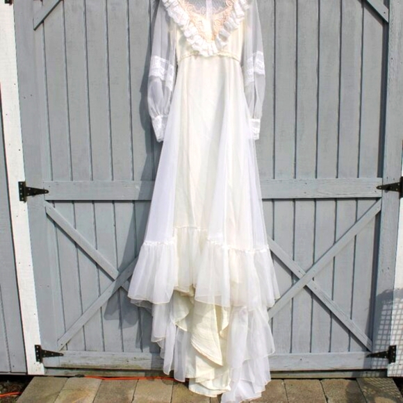 Vintage 80s Montgomery Ward Wedding Dress - Size 5/6 - Delicate Lace & Ruffles - Picture 11 of 11